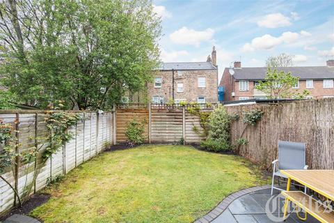 39a Gunton Road, London, E5 9JT