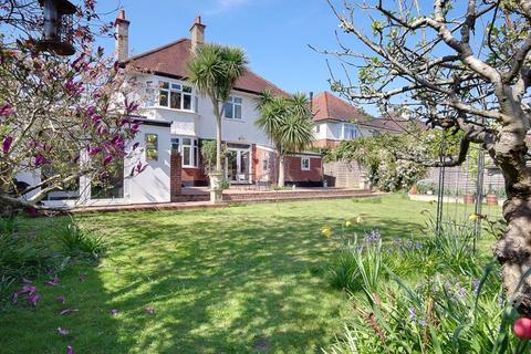 12 Ravine Road, Bournemouth, BH5 2DU