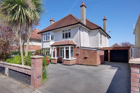 12 Ravine Road, Bournemouth, BH5 2DU