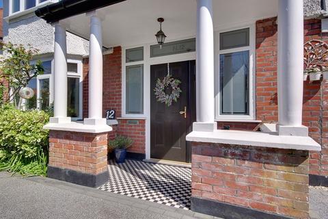 12 Ravine Road, Bournemouth, BH5 2DU