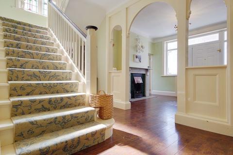 12 Ravine Road, Bournemouth, BH5 2DU