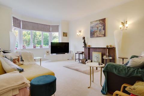 12 Ravine Road, Bournemouth, BH5 2DU
