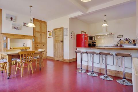 12 Ravine Road, Bournemouth, BH5 2DU