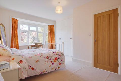 12 Ravine Road, Bournemouth, BH5 2DU