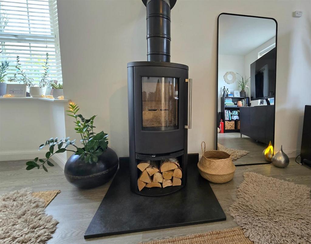 Log burner.jpg