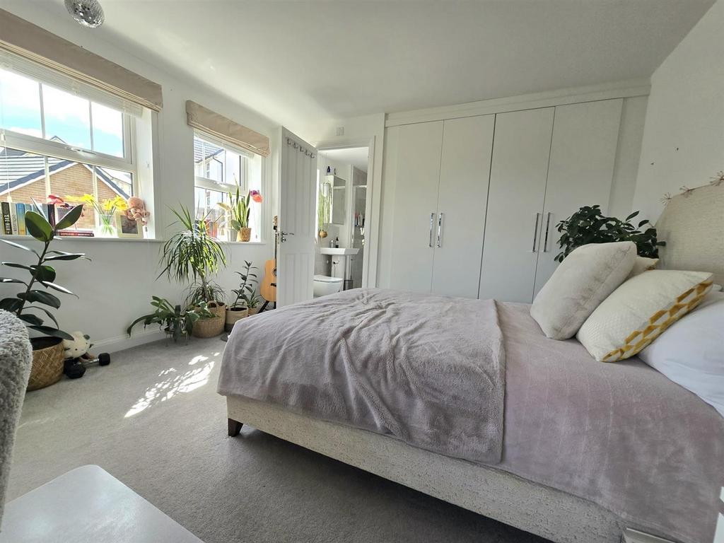 Bedroom 1.jpg