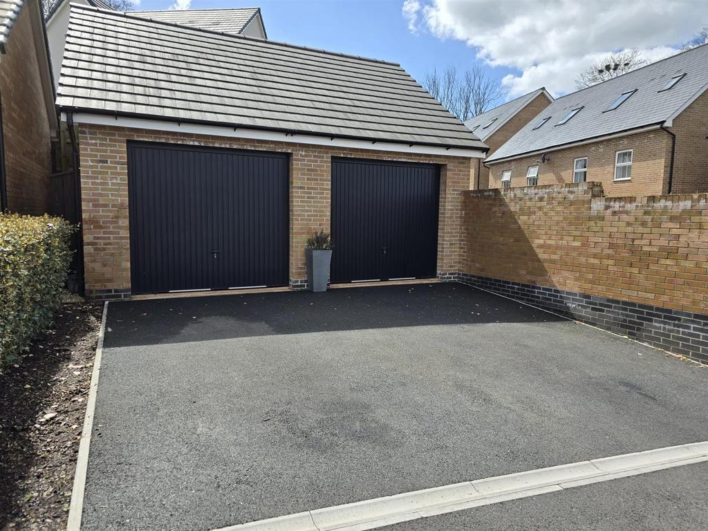 Double garage.jpg