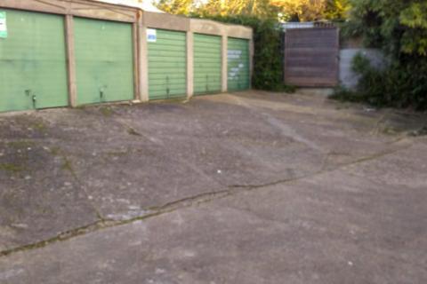 Garage to rent, Cranbrook Road, Barnet EN4