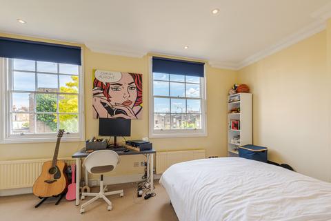 3 bedroom apartment to rent, Earls Court Road, Kensington W8 6EF