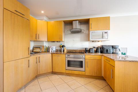 3 bedroom apartment to rent, Earls Court Road, Kensington W8 6EF
