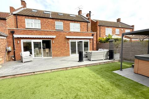 3 Burneham Close, East Bridgford, Nottingham, NG13 8NT