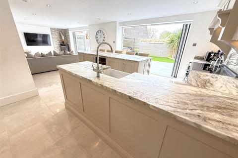3 Burneham Close, East Bridgford, Nottingham, NG13 8NT
