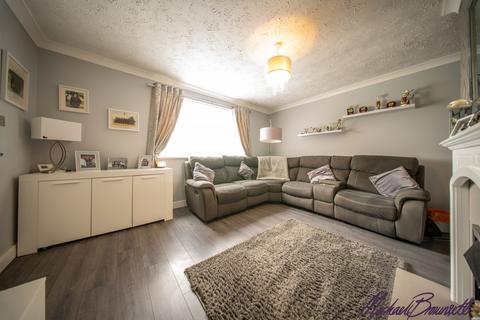 19 Abbotside Close, Bradford, BD10 8DL