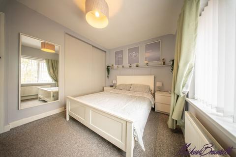 19 Abbotside Close, Bradford, BD10 8DL