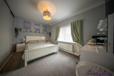 19 Abbotside Close, Bradford, BD10 8DL