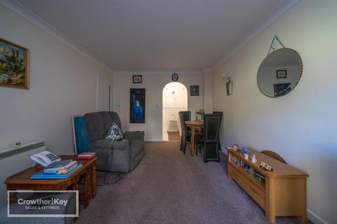 1 bedroom flat for sale, Park Road, Buxton