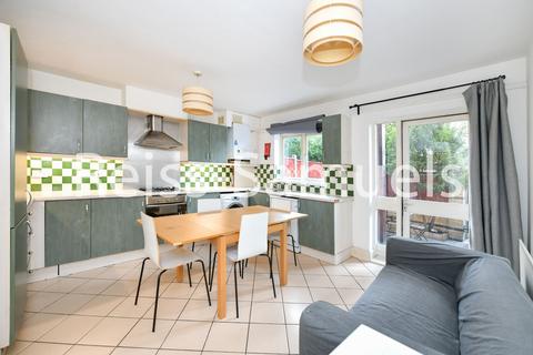 5 bedroom terraced house to rent, Ferry Street, London E14