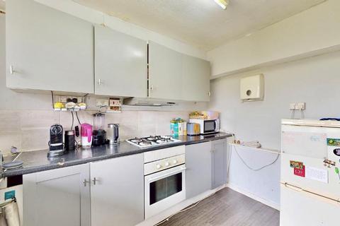 3 bedroom flat for sale, Grove Street, Deptford, London, SE8 3LR