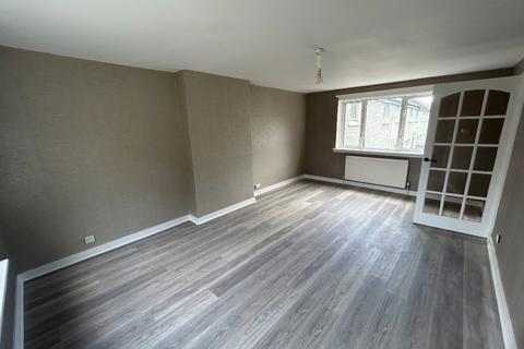 3 bedroom terraced house to rent, Dunlop Terrace, Maybole, North Ayrshire, KA19