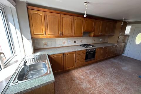 3 bedroom terraced house to rent, Dunlop Terrace, Maybole, North Ayrshire, KA19