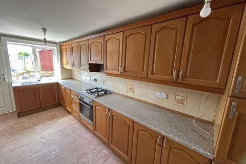 3 bedroom terraced house to rent, Dunlop Terrace, Maybole, North Ayrshire, KA19