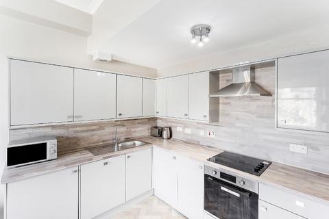 3 bedroom flat to rent, Livingstone Place, Edinburgh, EH9