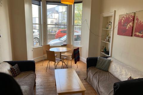 3 bedroom flat to rent, Links Gardens, Edinburgh, EH6