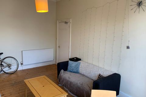3 bedroom flat to rent, Links Gardens, Edinburgh, EH6
