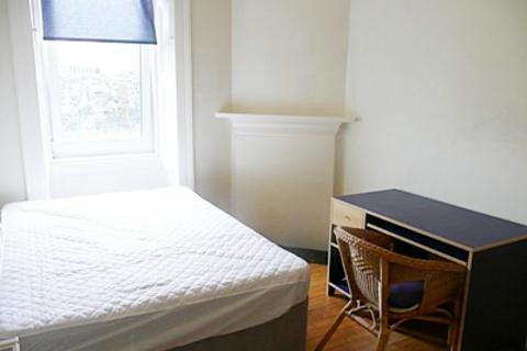 3 bedroom flat to rent, Links Gardens, Edinburgh, EH6