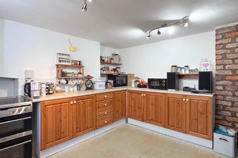 6 bedroom townhouse for sale, Waterloo Road, Llandrindod Wells, LD1