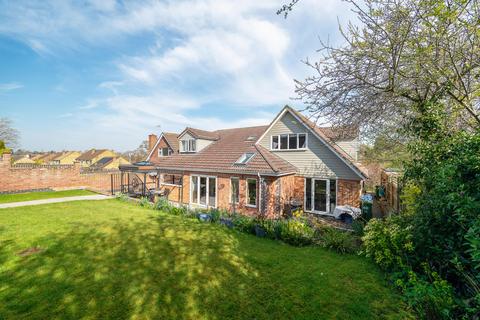 5 bedroom detached house for sale, Shakespeare Gardens, Rugby, Warwickshire CV22 6EZ