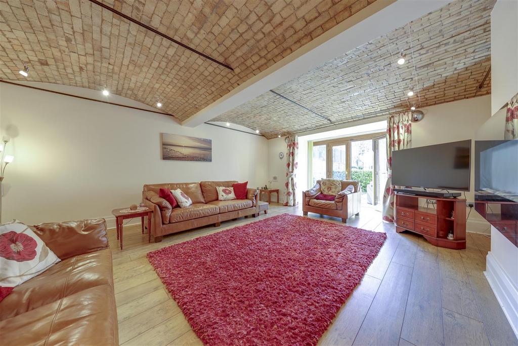 Lounge Alt 2