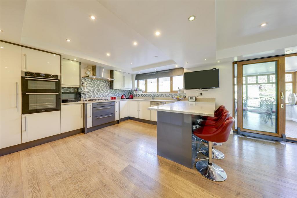 Breakfast Kitchen / Dining