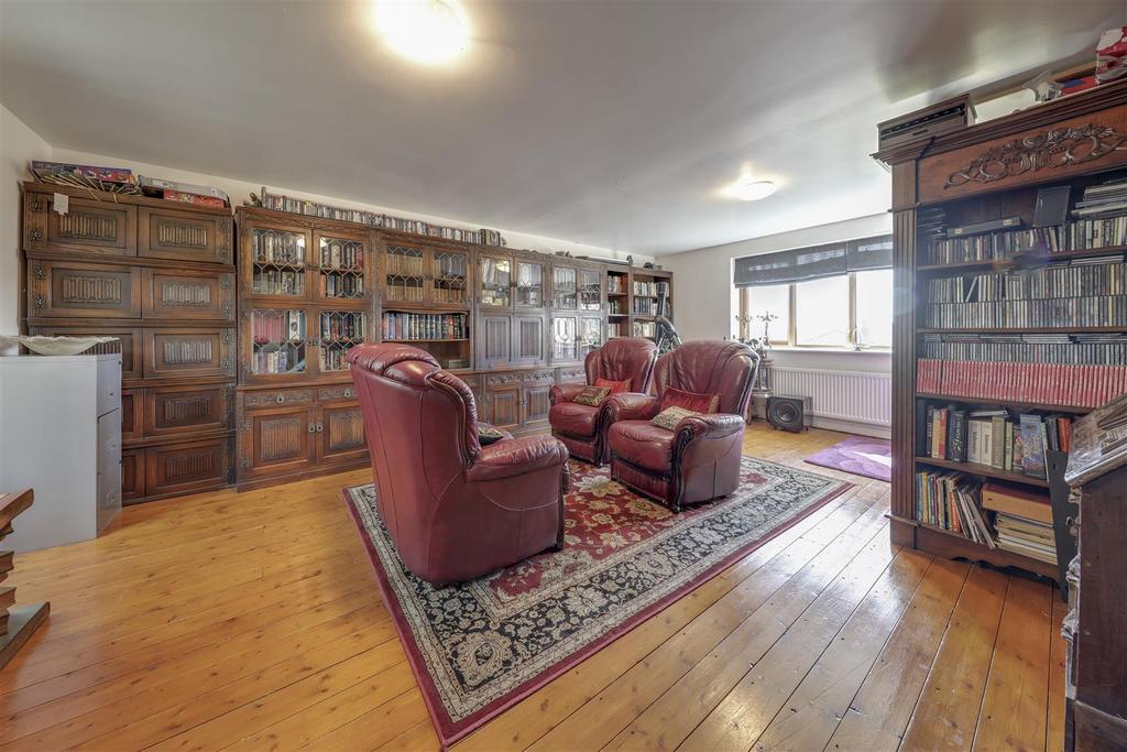 2nd Lounge / Library Office