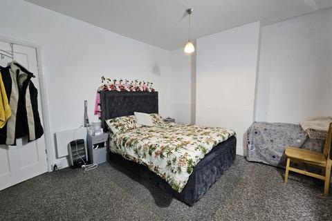 1 bedroom apartment to rent, London SW19
