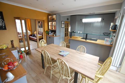 97 Lees Road, Ashton-under-lyne, OL6 8BQ