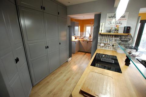 97 Lees Road, Ashton-under-lyne, OL6 8BQ