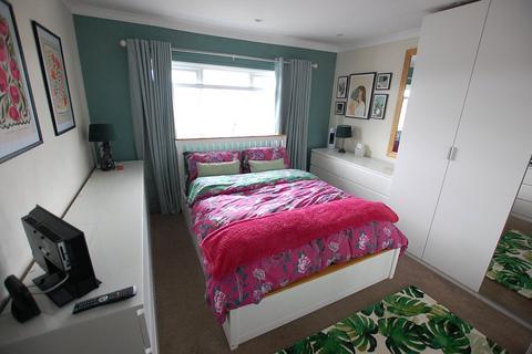 97 Lees Road, Ashton-under-lyne, OL6 8BQ