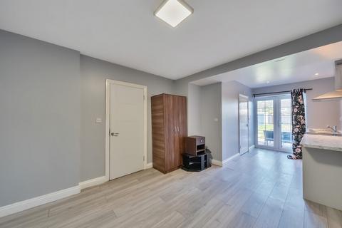 21 Worcester Close, Mitcham, CR4 1SQ