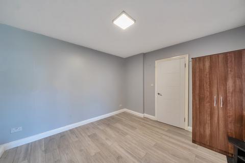 21 Worcester Close, Mitcham, CR4 1SQ