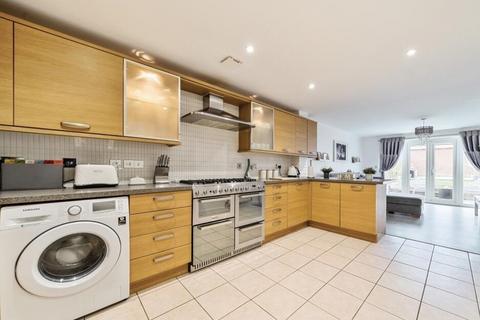 9 Atkinson Road, Hawkinge, Folkestone, CT18 7SB
