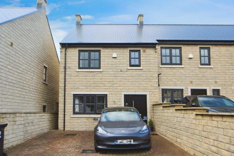 3 bedroom end of terrace house to rent, Hawkshead Road, Derbyshire SK13
