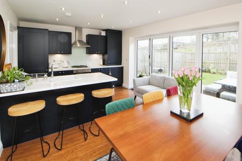 3 bedroom end of terrace house to rent, Hawkshead Road, Derbyshire SK13