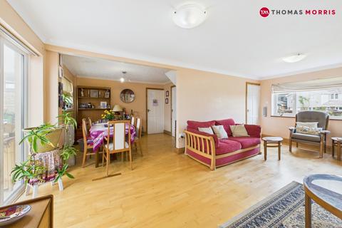 4 bedroom detached house for sale, Milton Avenue, St. Neots PE19