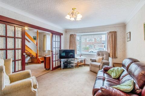 2 bedroom bungalow for sale, Manor Road, Batley WF17