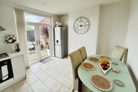 3 bedroom semi-detached house for sale, Roydene Crescent, Leicestershire LE4