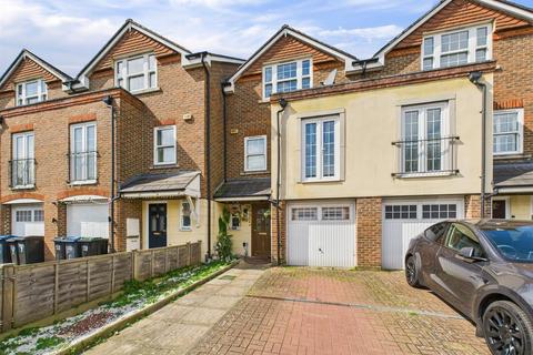 9 Wyndhurst Close, South Croydon, CR2 6EP