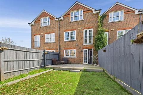 9 Wyndhurst Close, South Croydon, CR2 6EP