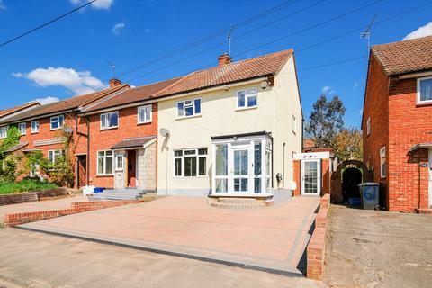 3 bedroom semi-detached house to rent, Loughton IG10