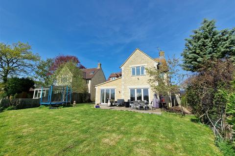 5 The Cedars, Lea